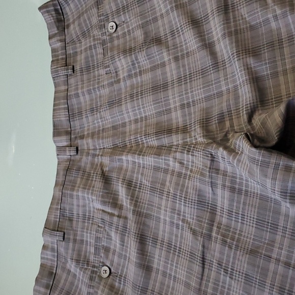HAGGAR, dark plaid mens shorts, size 40, stretch waist. 100% polyester. - Picture 10 of 10